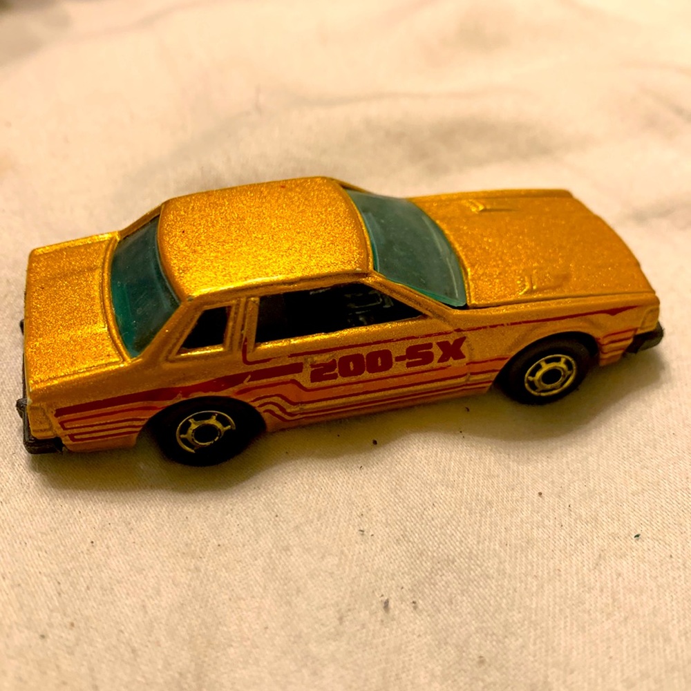 VINTAGE-Hot Wheels DATSUN 200SX Gold 1981